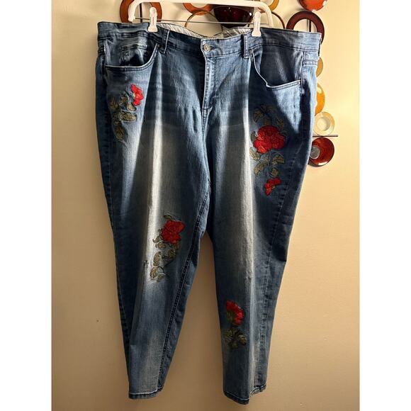 B13: Women's 24w Vintage America Jeans with red rose embroidered - Picture 1 of 3